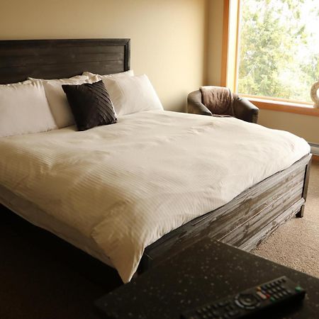Moon Water Lodge Malahat Εξωτερικό φωτογραφία