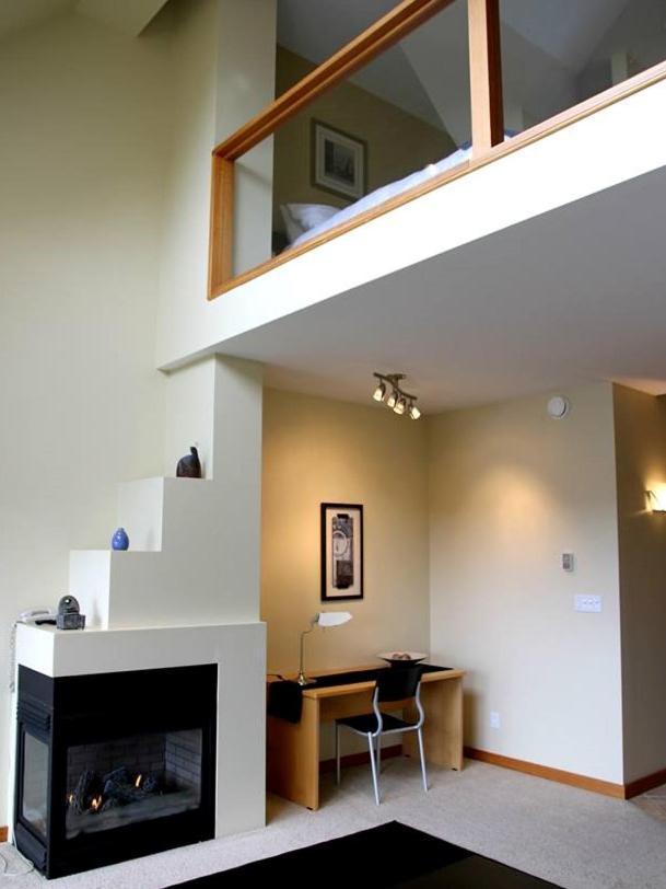 Moon Water Lodge Malahat Εξωτερικό φωτογραφία