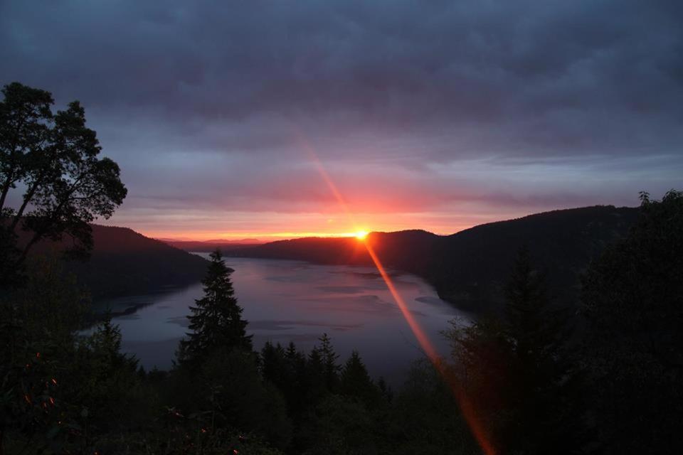 Moon Water Lodge Malahat Εξωτερικό φωτογραφία