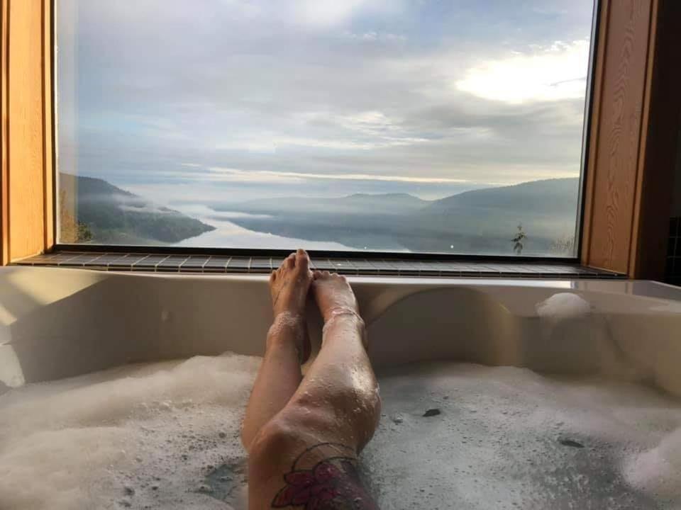 Moon Water Lodge Malahat Εξωτερικό φωτογραφία