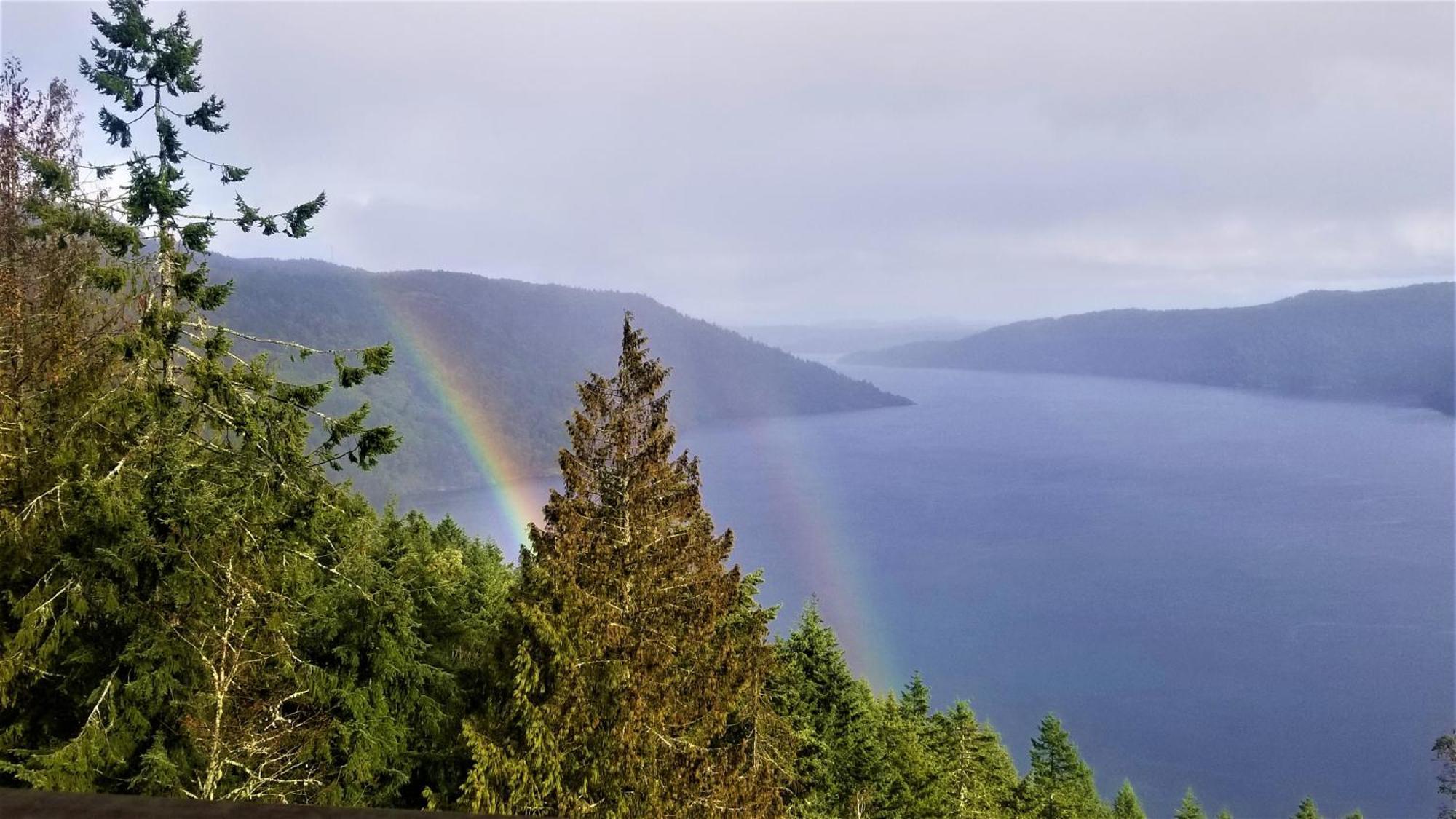 Moon Water Lodge Malahat Εξωτερικό φωτογραφία