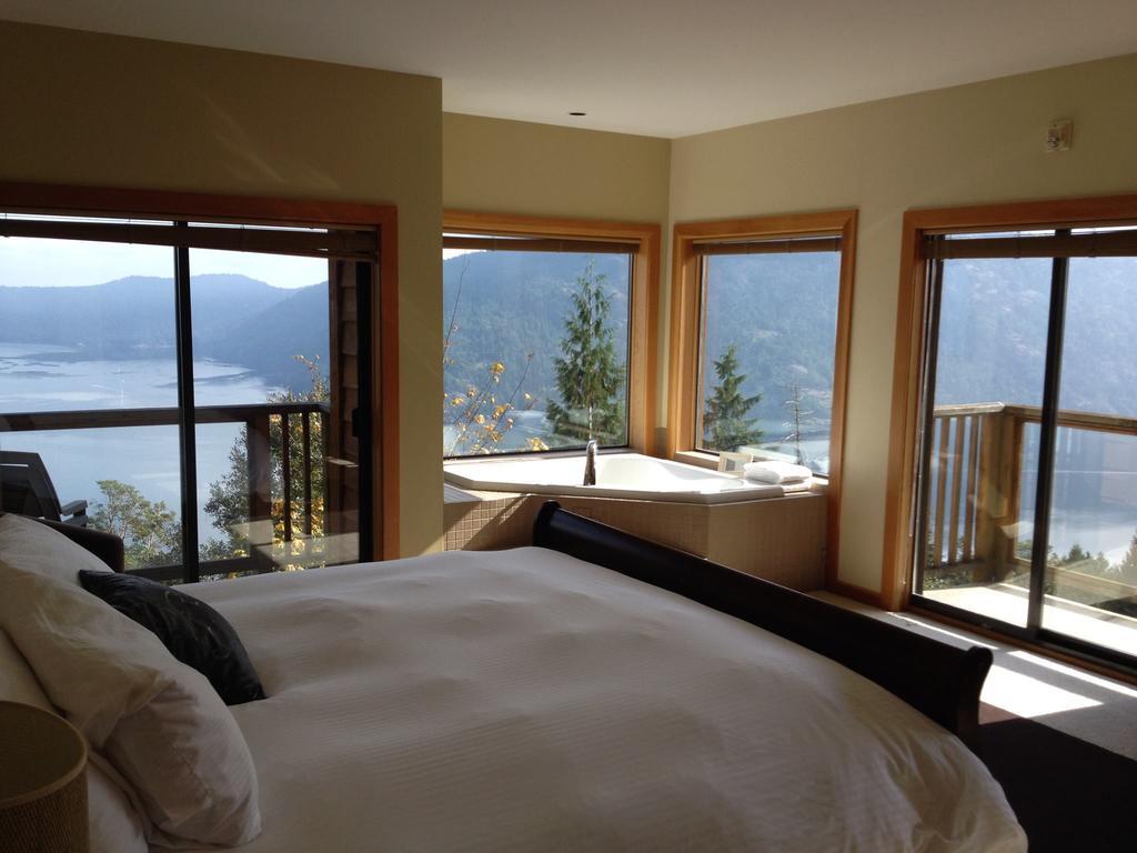 Moon Water Lodge Malahat Δωμάτιο φωτογραφία
