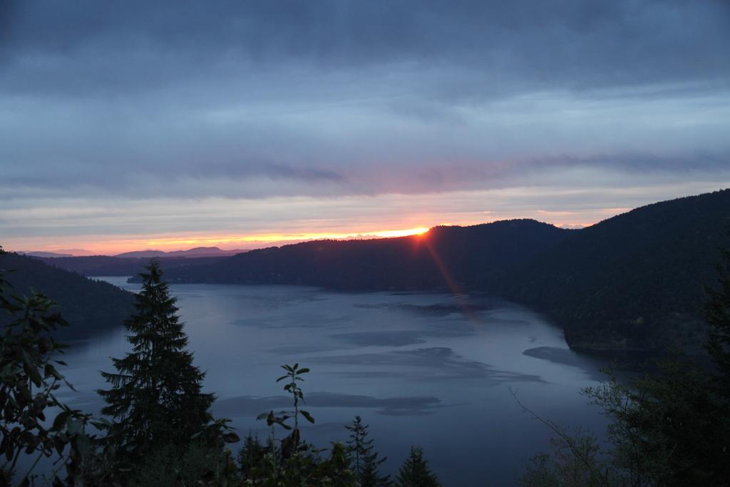 Moon Water Lodge Malahat Εξωτερικό φωτογραφία