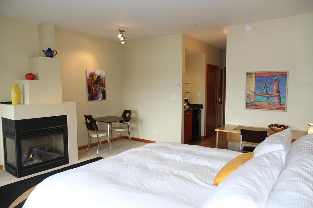 Moon Water Lodge Malahat Δωμάτιο φωτογραφία