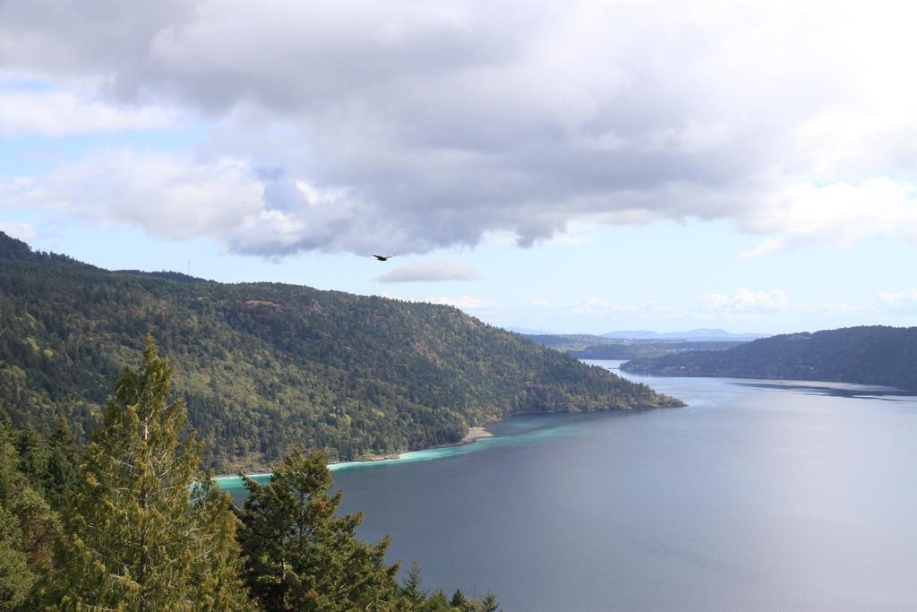Moon Water Lodge Malahat Εξωτερικό φωτογραφία