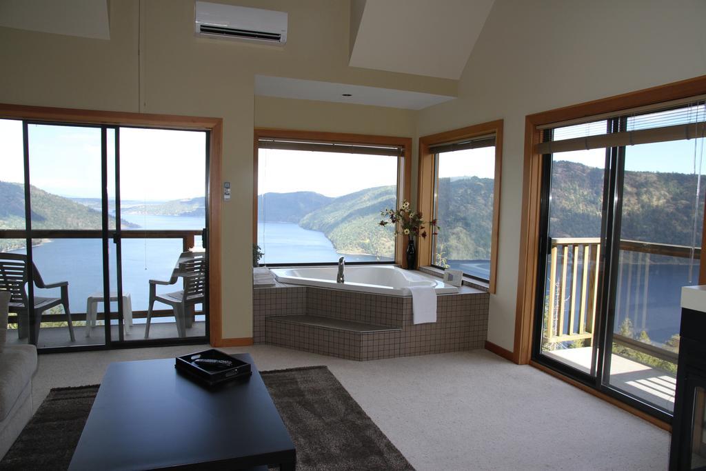 Moon Water Lodge Malahat Δωμάτιο φωτογραφία