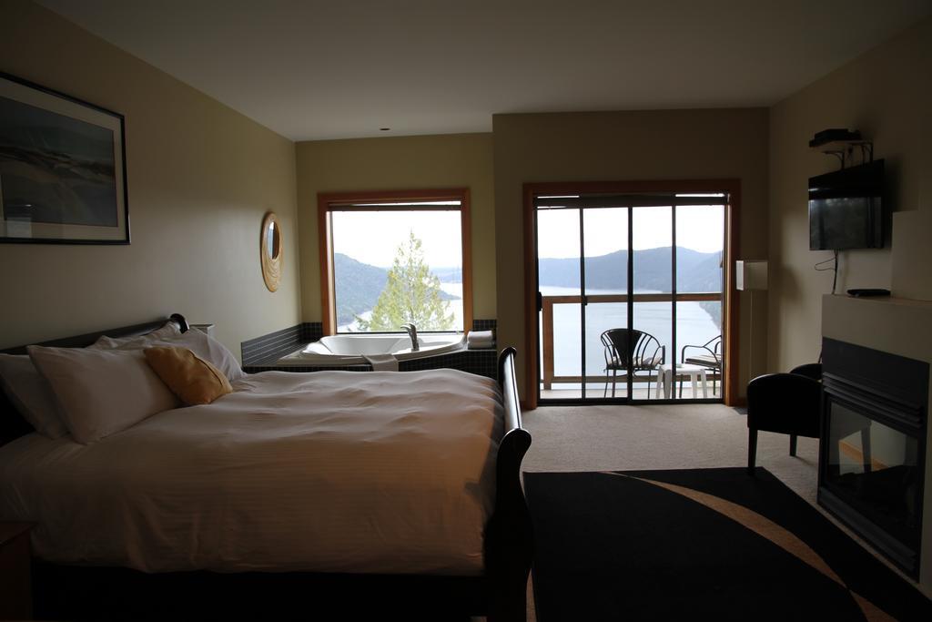 Moon Water Lodge Malahat Εξωτερικό φωτογραφία