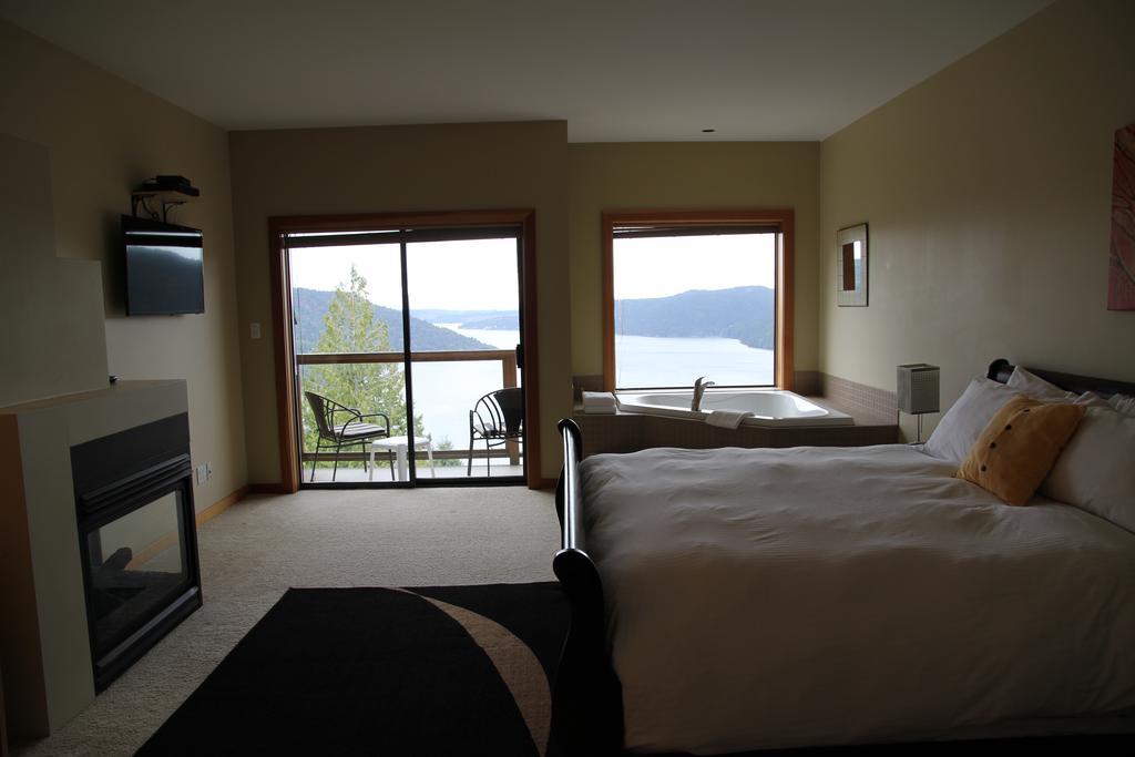 Moon Water Lodge Malahat Εξωτερικό φωτογραφία