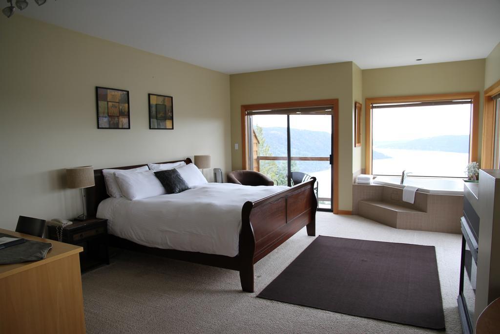 Moon Water Lodge Malahat Εξωτερικό φωτογραφία