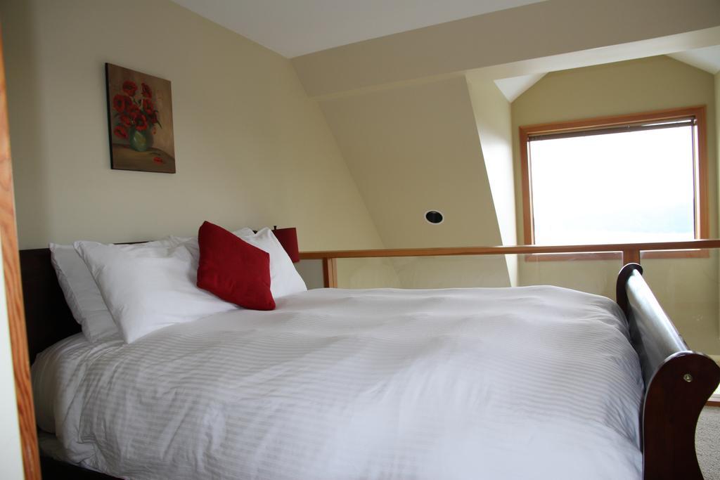 Moon Water Lodge Malahat Εξωτερικό φωτογραφία