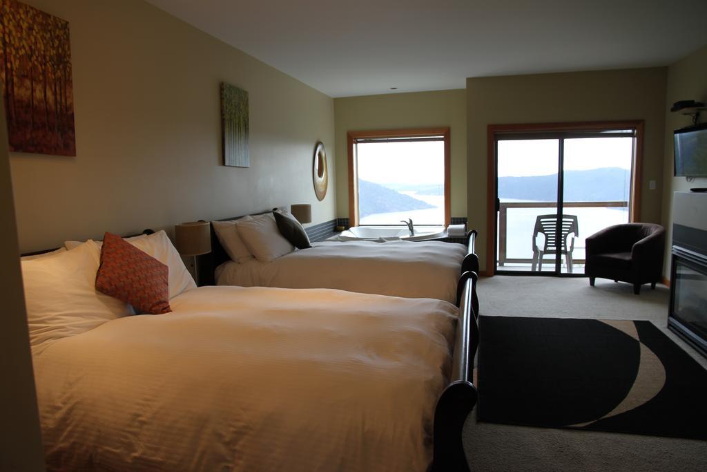 Moon Water Lodge Malahat Εξωτερικό φωτογραφία