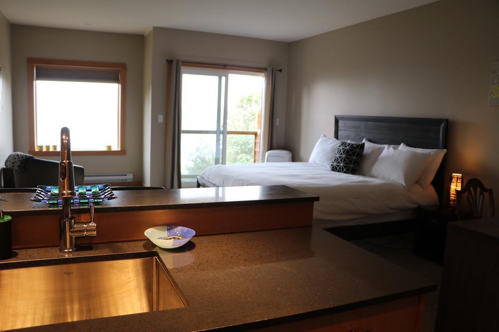 Moon Water Lodge Malahat Εξωτερικό φωτογραφία