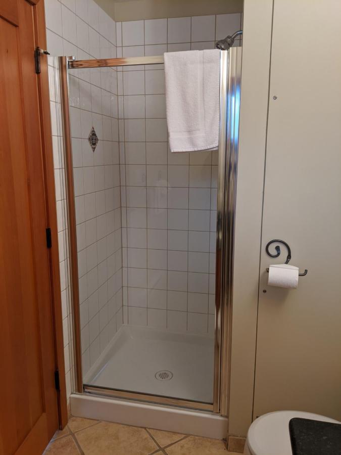 Moon Water Lodge Malahat Εξωτερικό φωτογραφία