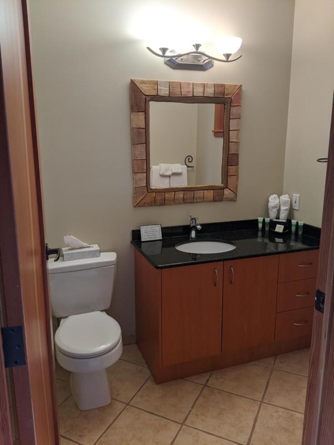 Moon Water Lodge Malahat Εξωτερικό φωτογραφία